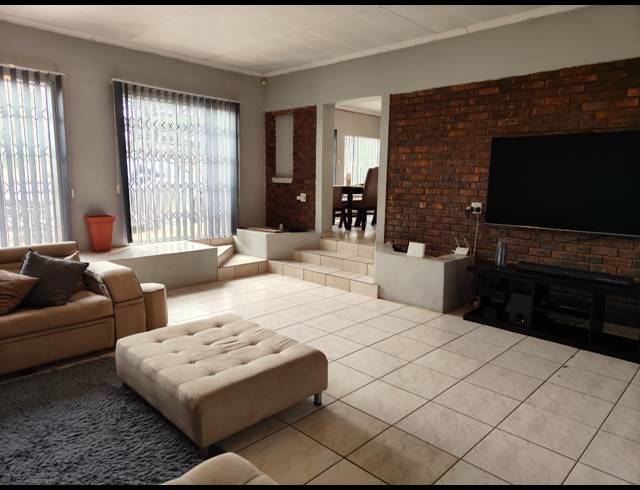 3 BEDROOM HOUSE TO LET IN WALDRIFT